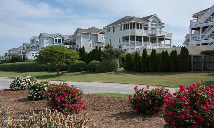 Large homes in Corolla