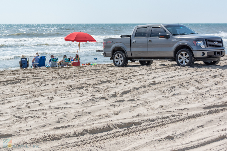 Carova 4x4 beach allows for easy picnicking on the beach