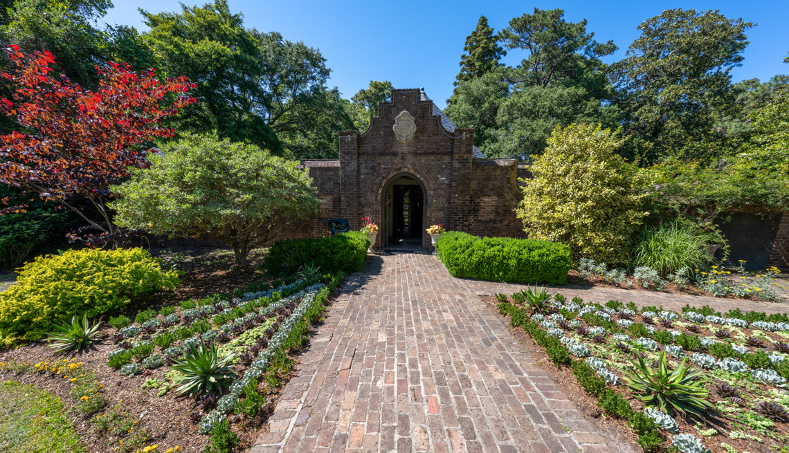 Elizabethan Gardens