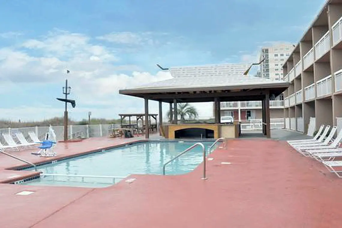 Castaway Beach Inn