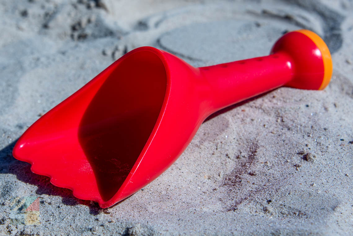 (Red) - Hape Beach and Sand Toys Rain Shovel Toys, Red