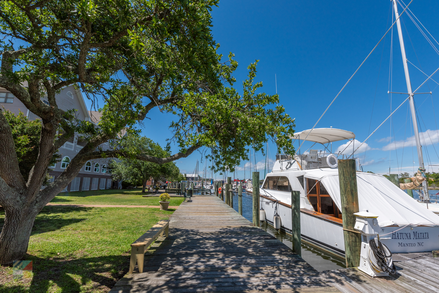 Manteo's waterfront marina is a great picnic spot