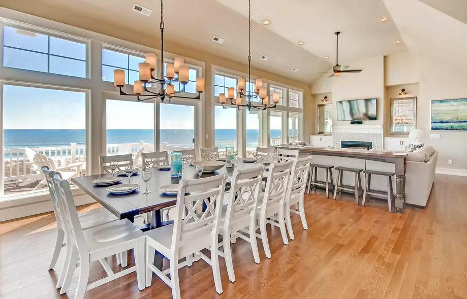 Hatteras Grander