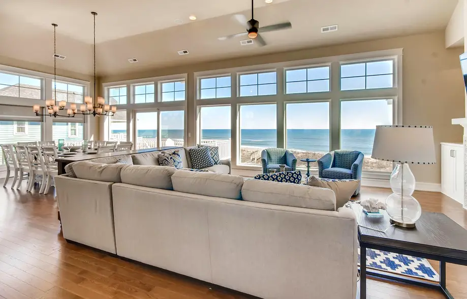 Hatteras Grander