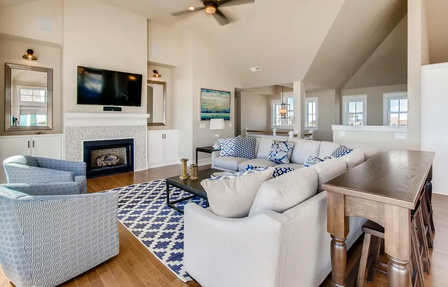 Hatteras Grander