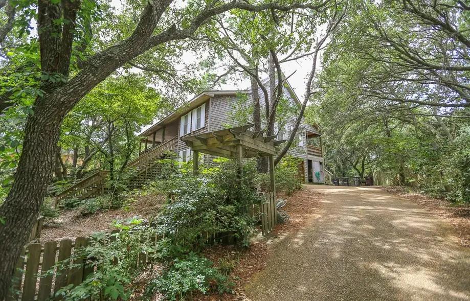 LIVE OAK LANDING