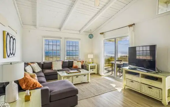 5985 - Surf House