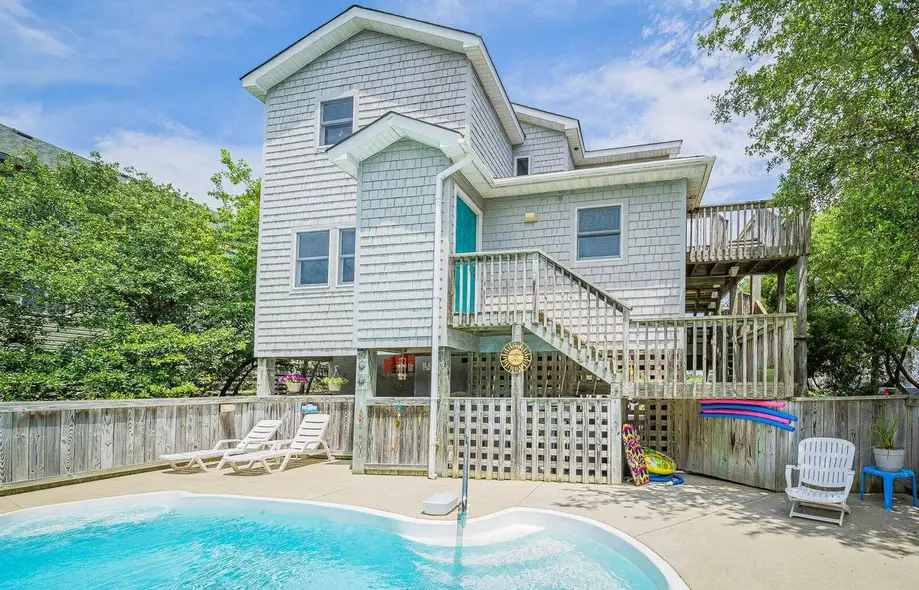 Beach Place (formerly T.G.I. Summer)