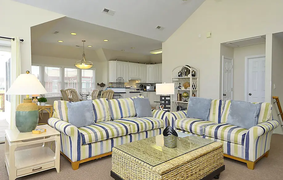 4668 - 85 Ocean Blvd
