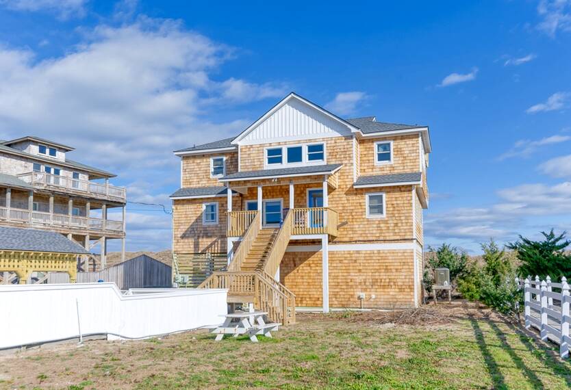 Outer Banks Waves, NC 5+ Bedroom Vacation Rentals by Sun Realty Search