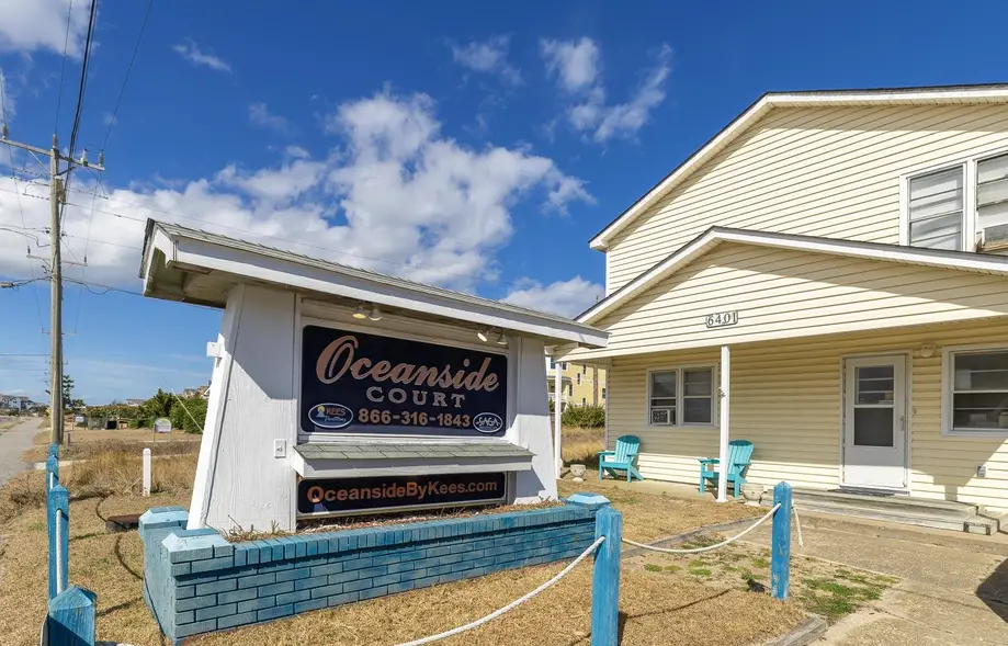 OC2 The Mariner's Cottage Oceanside Court
