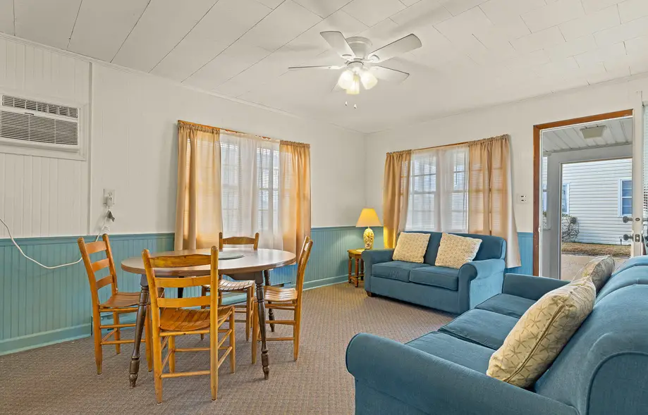 OC2 The Mariner's Cottage Oceanside Court