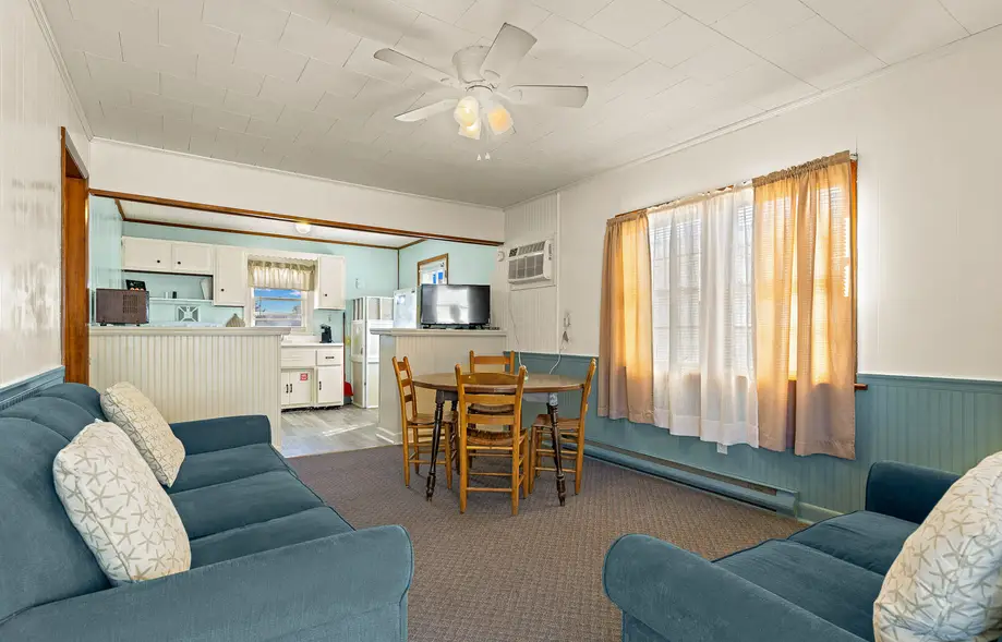 OC2 The Mariner's Cottage Oceanside Court