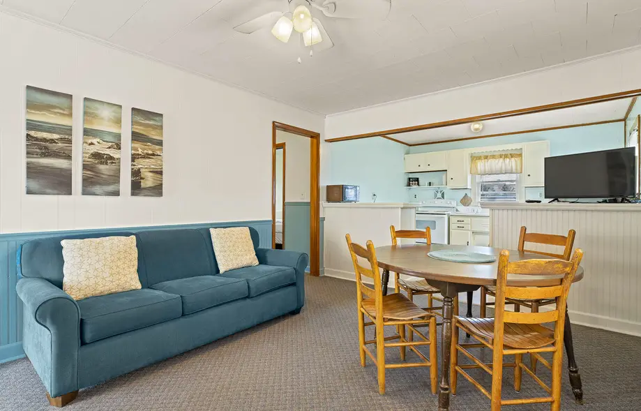 OC2 The Mariner's Cottage Oceanside Court