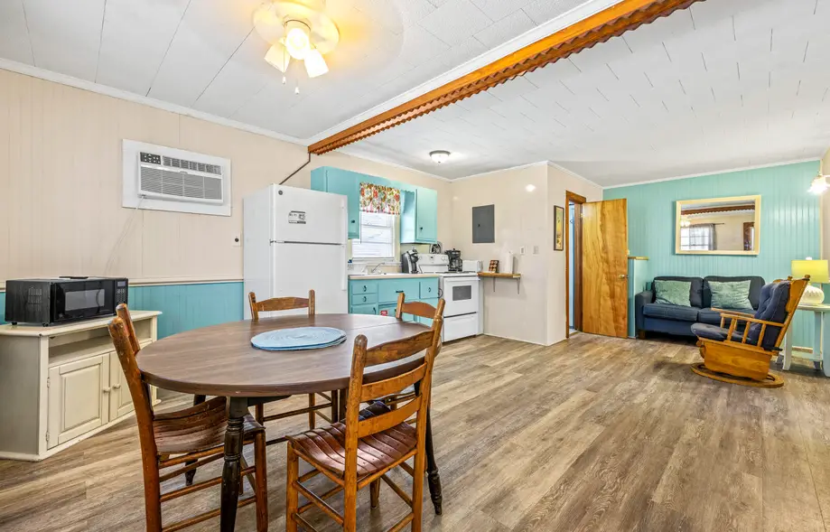 OC7 The Helmsman's Cottage at Oceanside Court