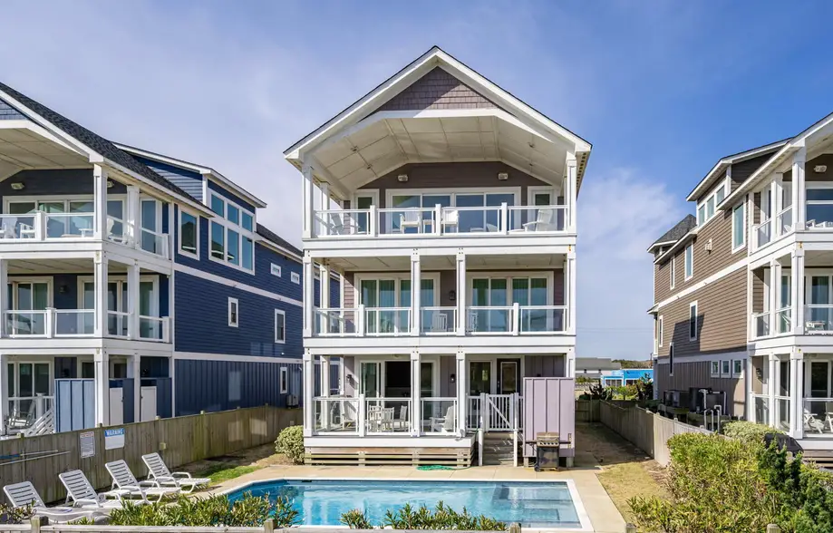 K8036 Queen Elizabeth 8 Bedroom Oceanfront Home
