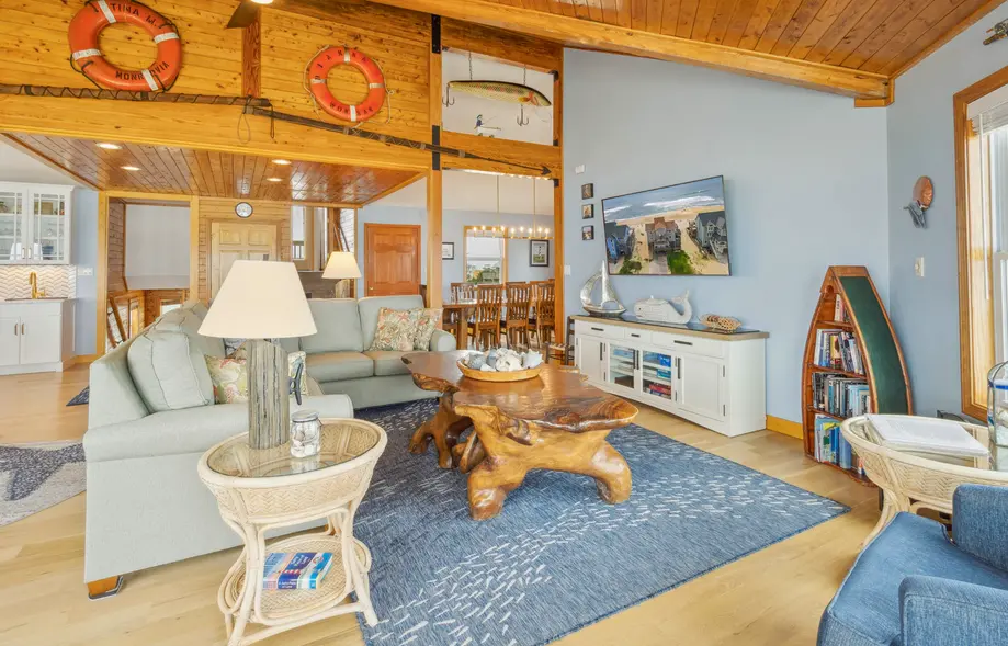 Pflueger's Lure - Vacation rental home in Avon, NC
