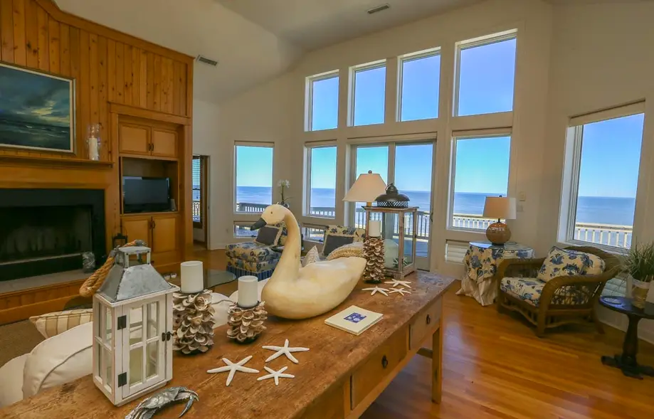 5TH AVENUE COASTAL RETREAT