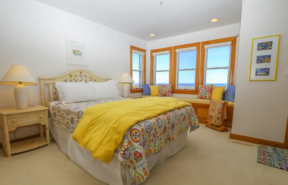5TH AVENUE COASTAL RETREAT
