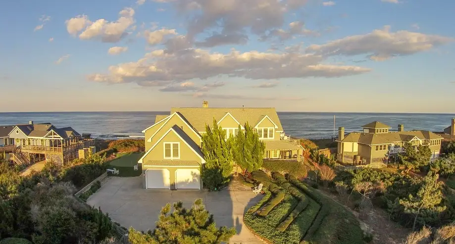 5TH AVENUE COASTAL RETREAT