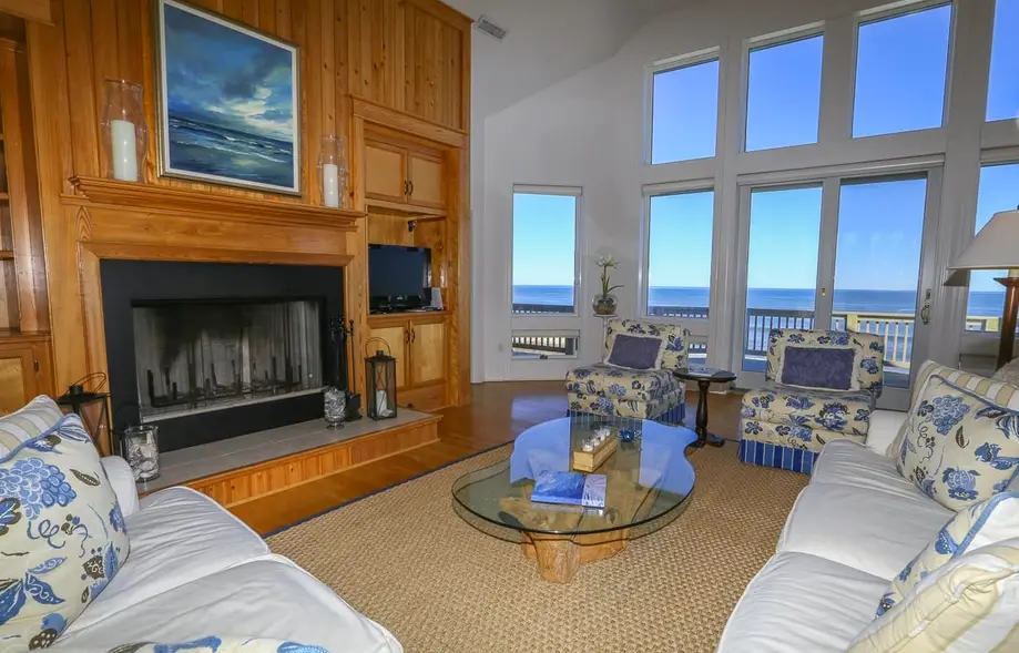 5TH AVENUE COASTAL RETREAT