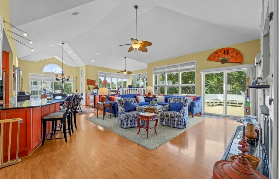 Pelican Haven 741