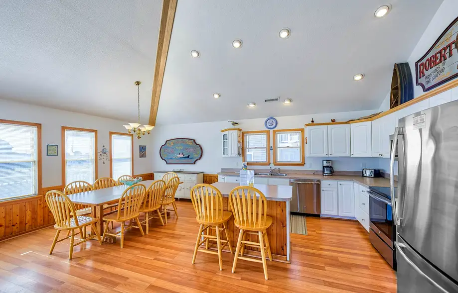 Captain's Quarters 125
