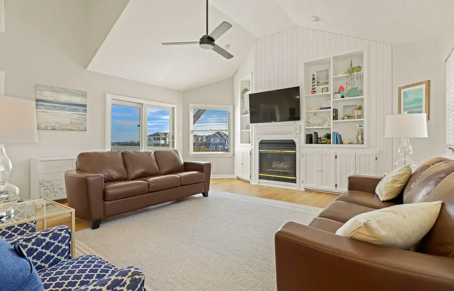 K9059 Steps to the Beach 4 Bedroom Home at Crown Point