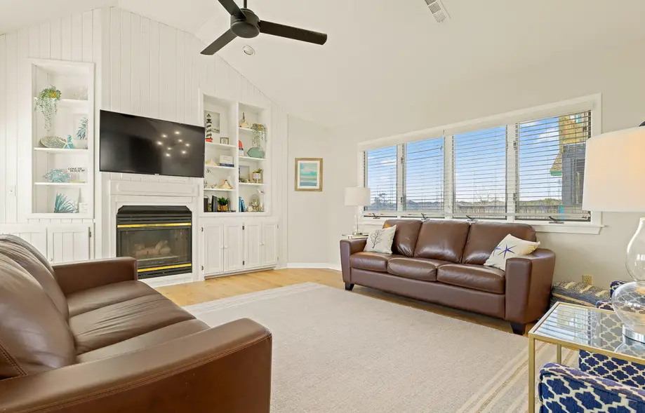 K9059 Steps to the Beach 4 Bedroom Home at Crown Point