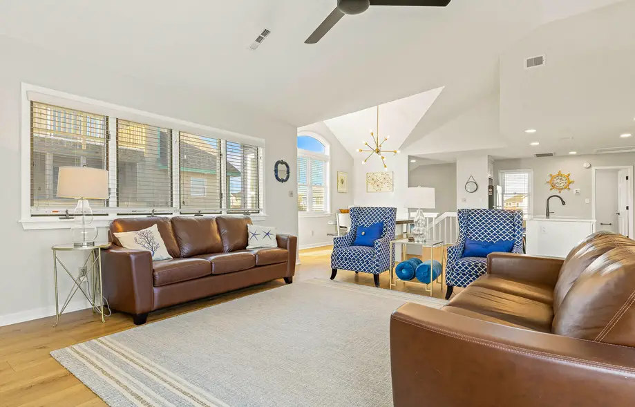 K9059 Steps to the Beach 4 Bedroom Home at Crown Point