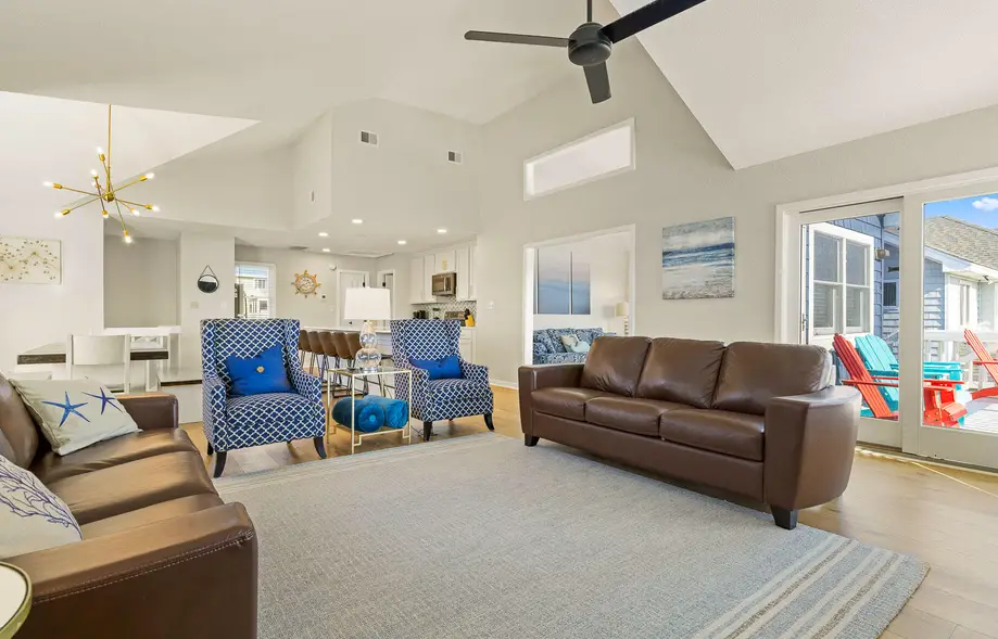 K9059 Steps to the Beach 4 Bedroom Home at Crown Point