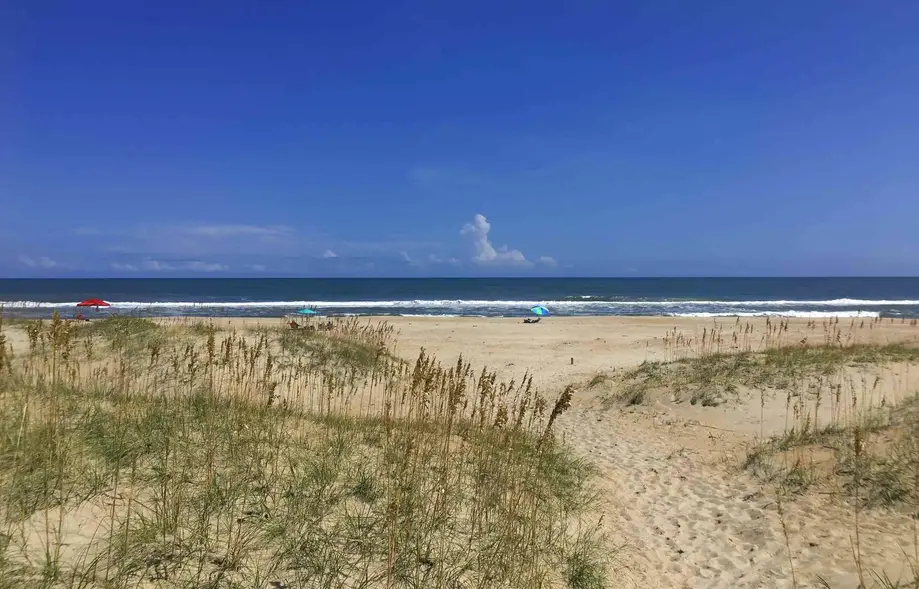 7589 - Anchored in the Sand