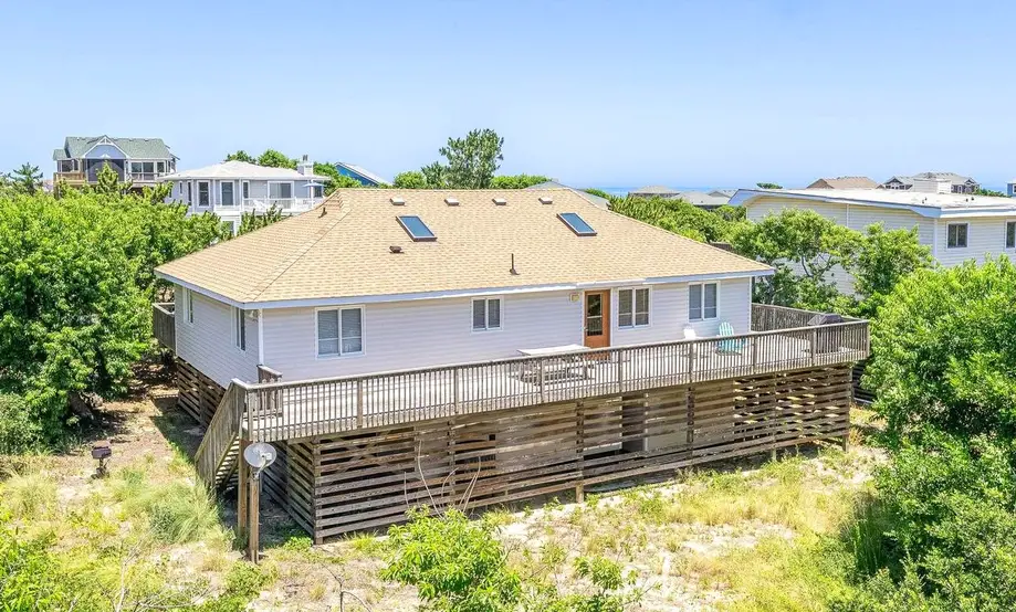 High Tides (formerly Little Reata)