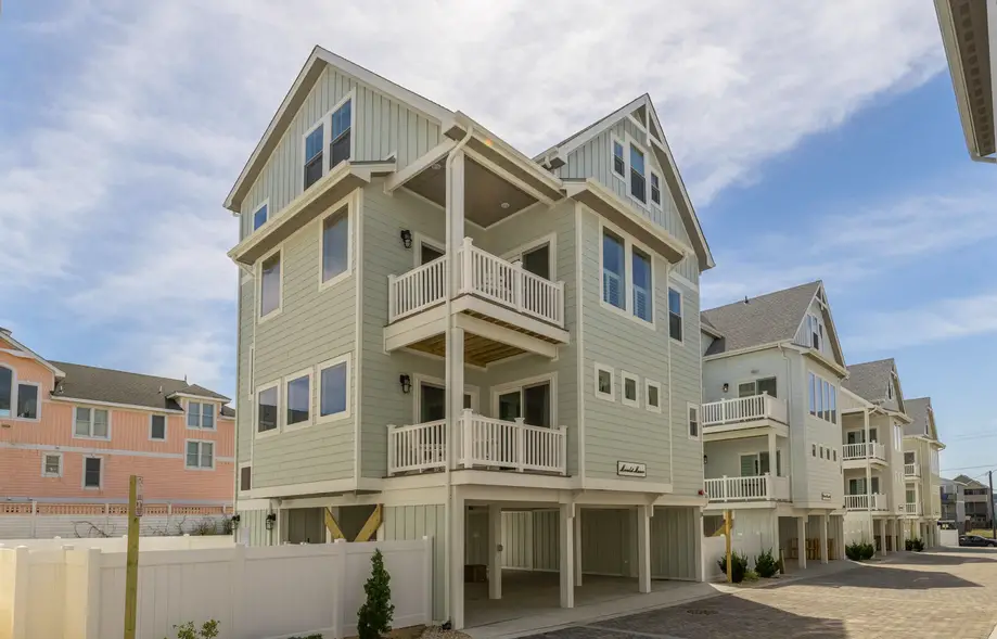 K7310 Moonlit Manor 4 Bedroom Home at The Tides