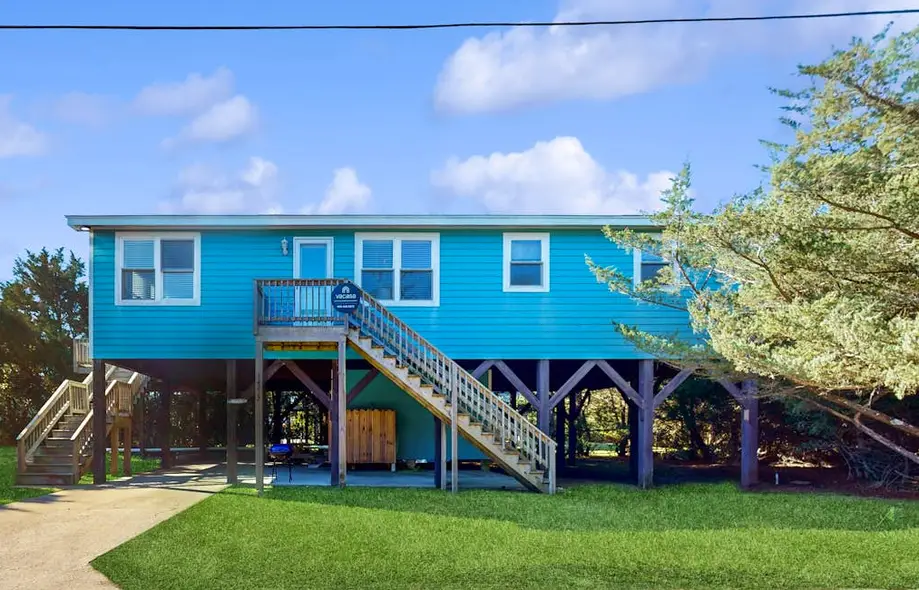 Blue Jewelry - 3 BR Vacation rental home in Frisco, NC