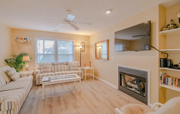 015 | Oyster Pointe M-2