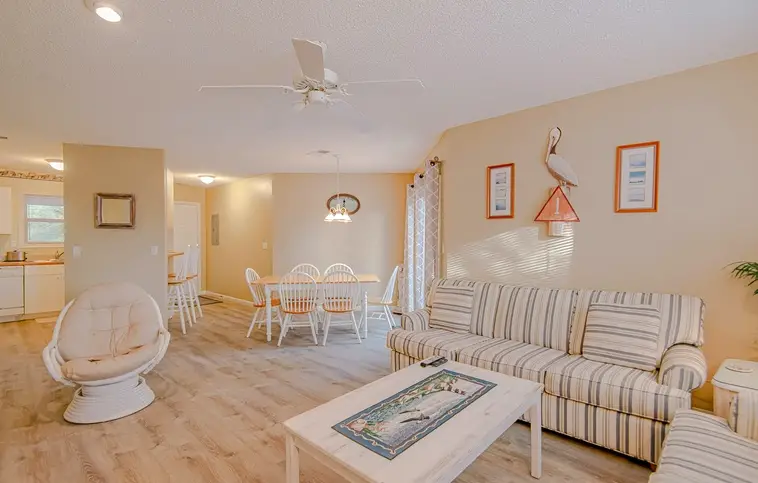 015 | Oyster Pointe M-2