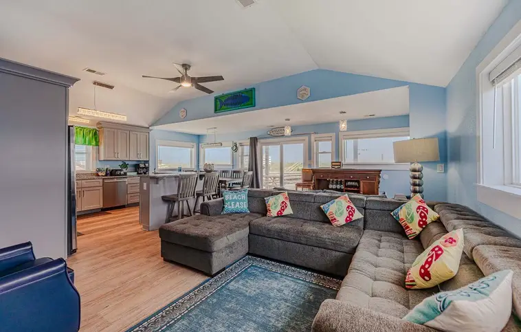 895 | Coleman's Sea Breeze Inn