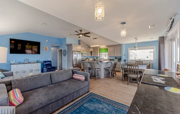 895 | Coleman's Sea Breeze Inn