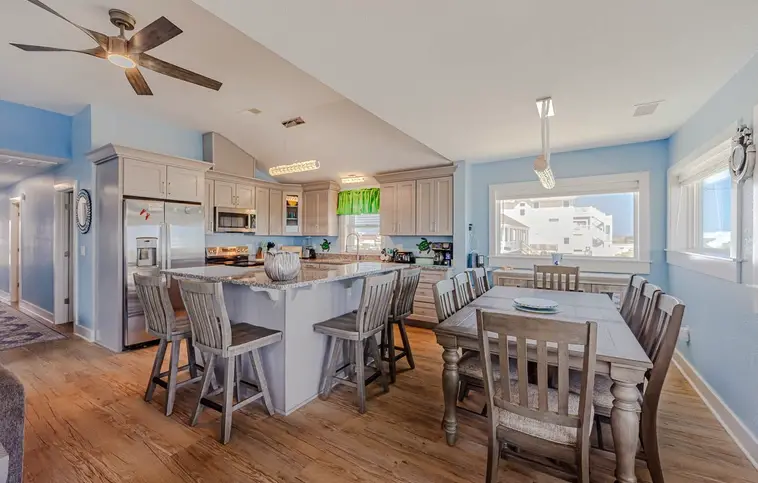 895 | Coleman's Sea Breeze Inn