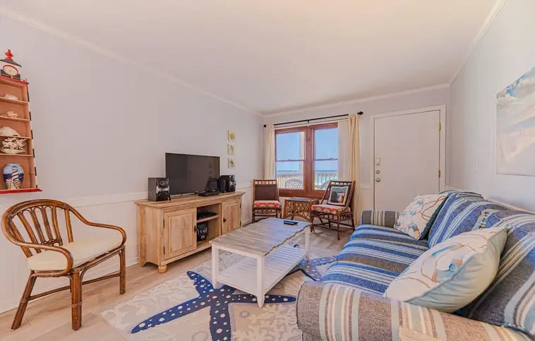 AV2-1E | Admirals View II Condo Unit 1E
