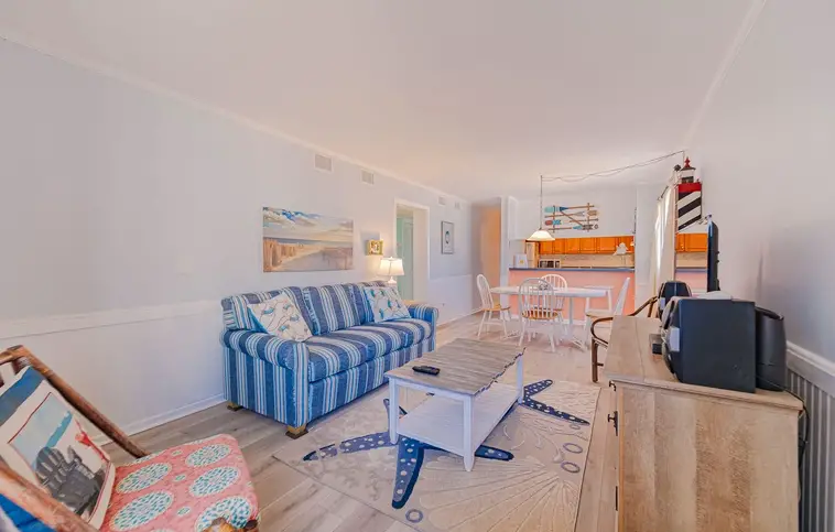 AV2-1E | Admirals View II Condo Unit 1E
