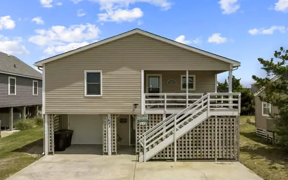 5212B - John and June's Place