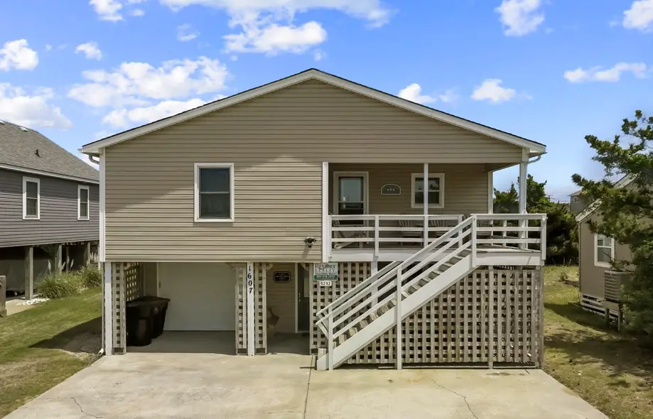 5212B - John and June's Place