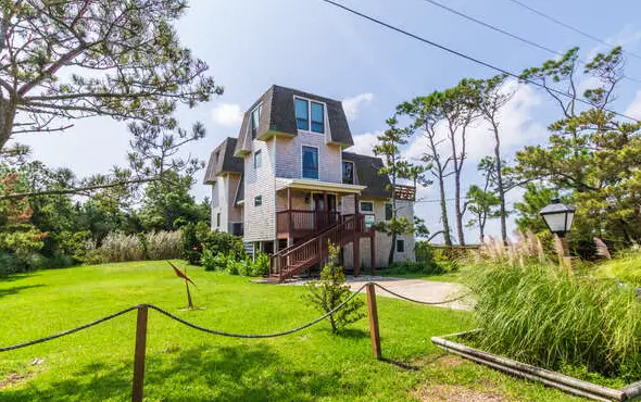 7201 - Carol's Soundfront Castle