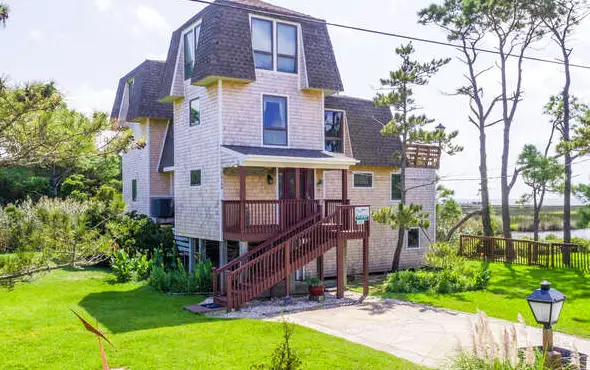 7201 - Carol's Soundfront Castle