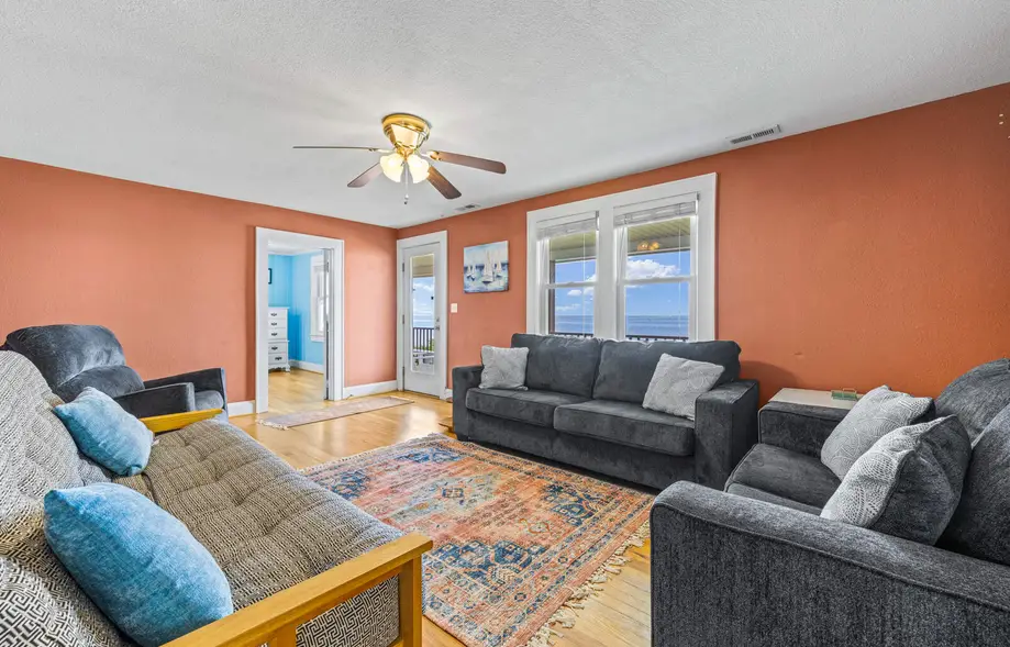K9410 OBX Soundfront Hideaway 3 Bedroom Home in Jarvisburg