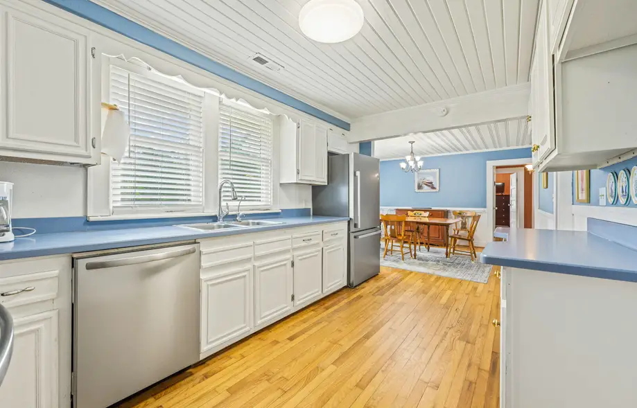 K9410 OBX Soundfront Hideaway 3 Bedroom Home in Jarvisburg