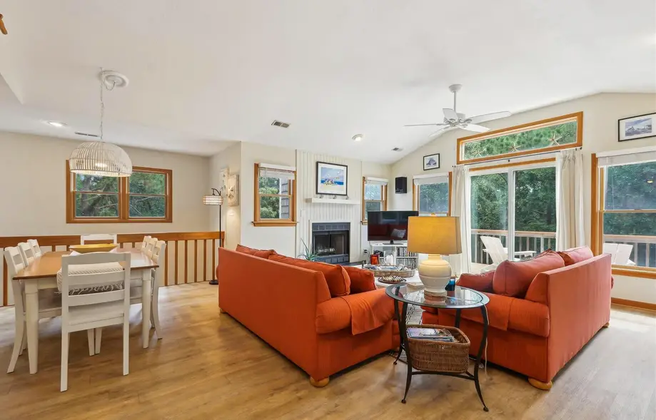 Leeward Inn