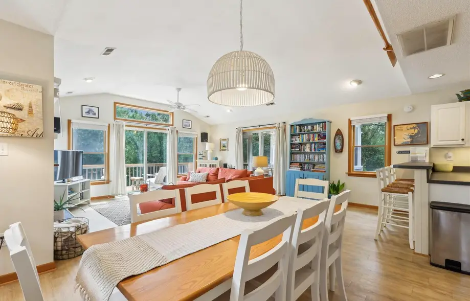 Leeward Inn